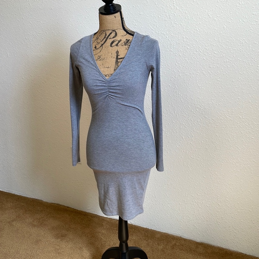 Fitted dress Vneck